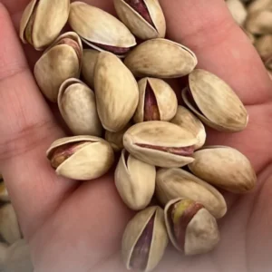 پسته لب ماتیکی-بانوجیل